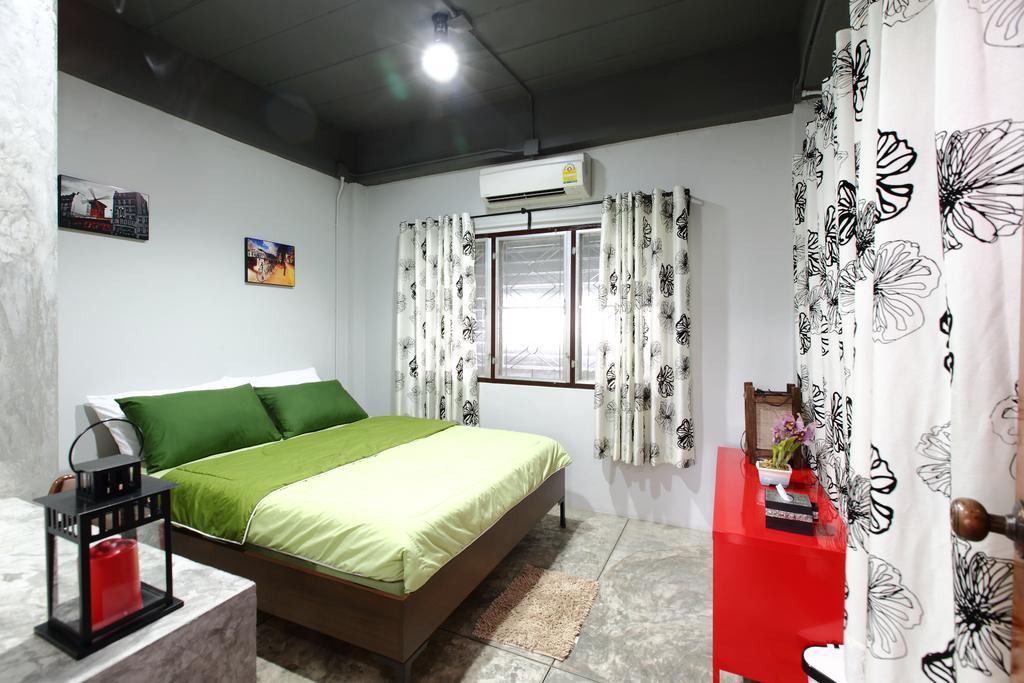 Mon Lodge & Yoga Donmueang Bangkok Room photo