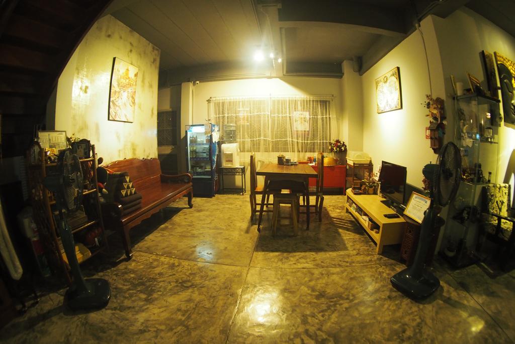 Mon Lodge & Yoga Donmueang Bangkok Exterior photo