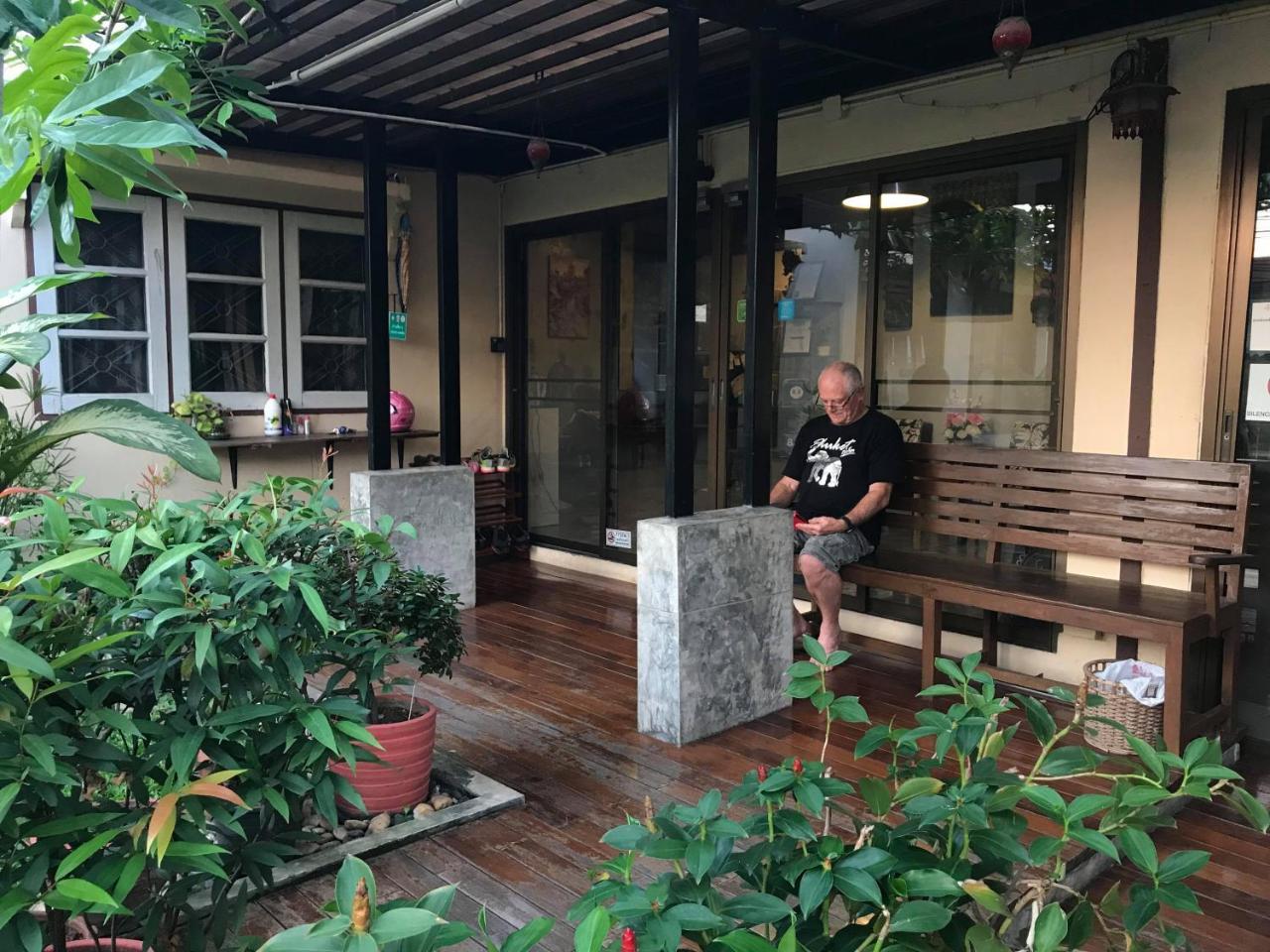 Mon Lodge & Yoga Donmueang Bangkok Exterior photo