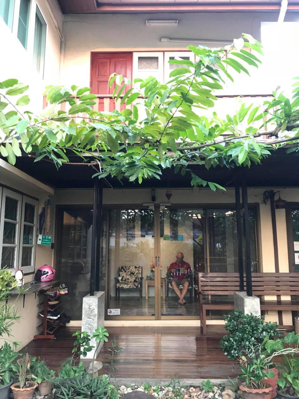 Mon Lodge & Yoga Donmueang Bangkok Exterior photo