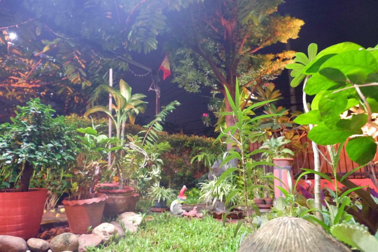 Mon Lodge & Yoga Donmueang Bangkok Exterior photo