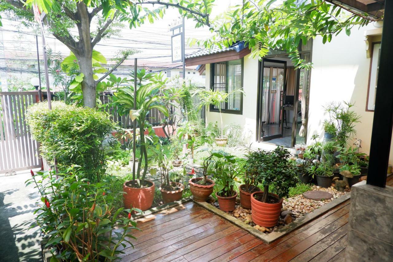 Mon Lodge & Yoga Donmueang Bangkok Exterior photo