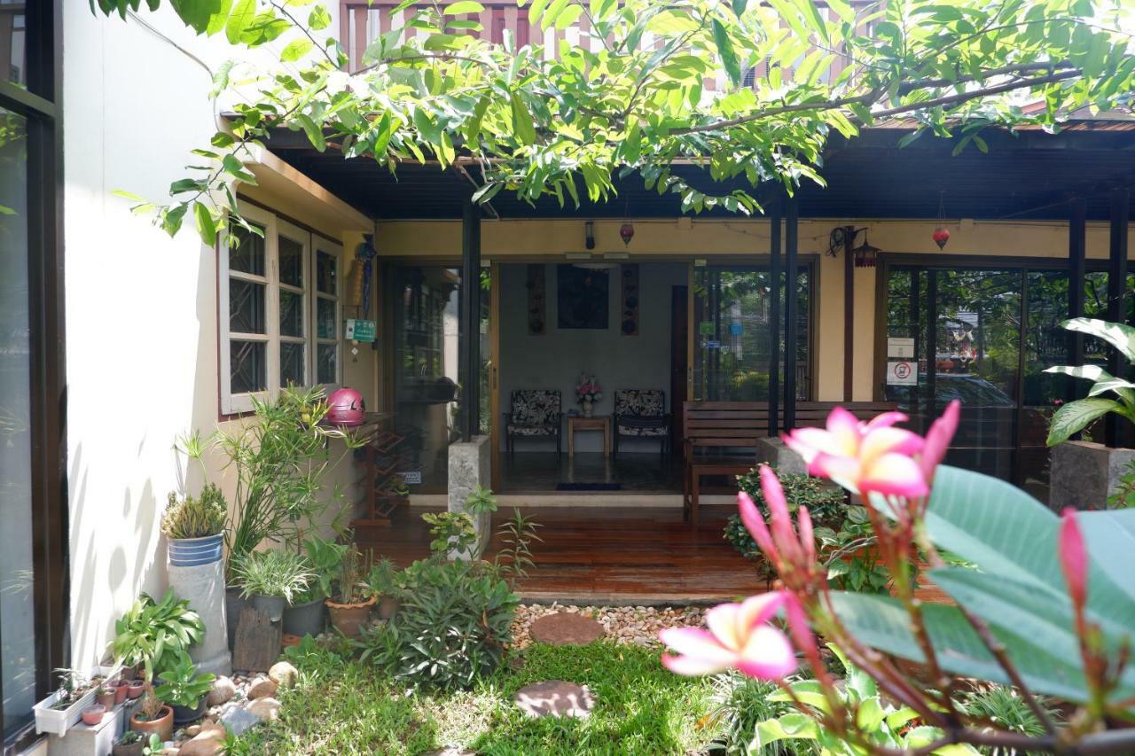 Mon Lodge & Yoga Donmueang Bangkok Exterior photo
